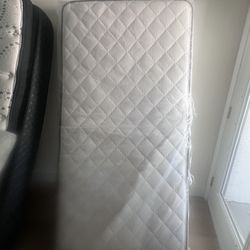 Twin mattress ! Clean , Clean ! Clean  $75