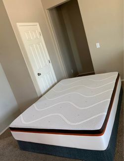 QUEEN MEMORY FOAM MATTRESS AND FREE BOX SPRING