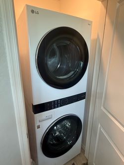 Like New LG Gas Washer/Dryer Stacked