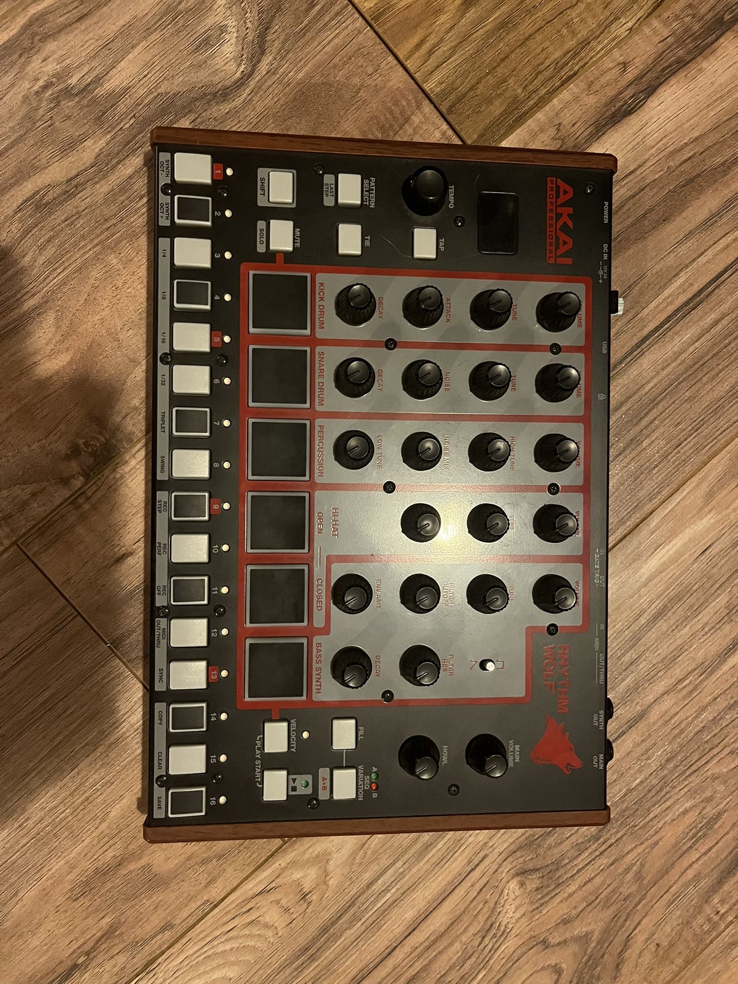 Akai Rhythm Wolf W/power Supply And Box