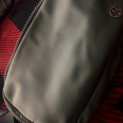 Lululemon Everywhere belt bag 1L : Green