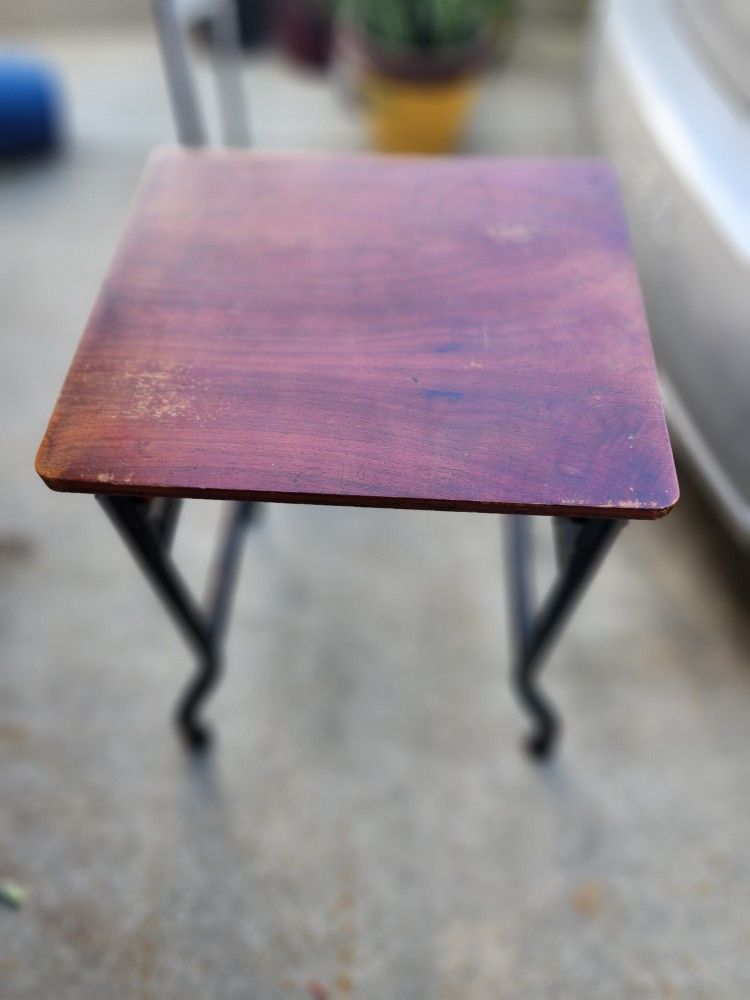 SMALL TABLE TYPING TABLE