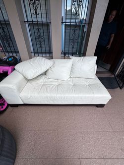 Couch leather in good condition