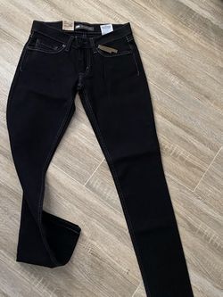 Woman’s Levies 524 Skinny Size 3 M