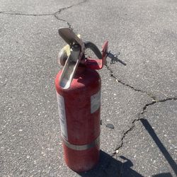 5 Lb Rechargeable Fire Extinguisher. Class A,B &C
