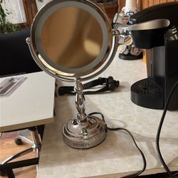 Lighted Makeup Mirror with Magnification 