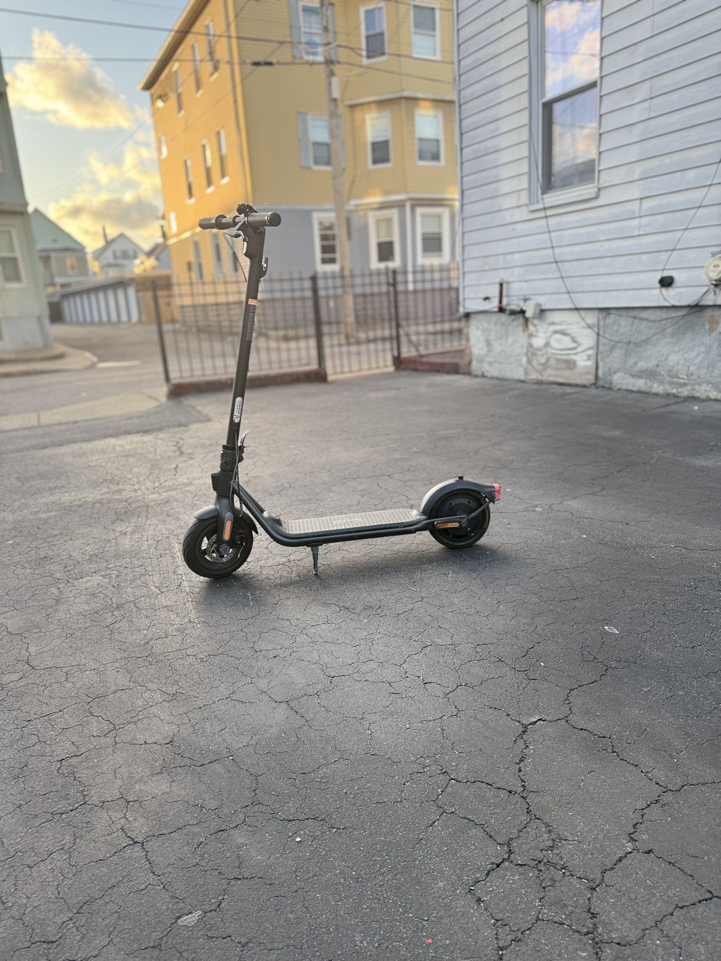 NINEBOT KICKSCOOTER F2
