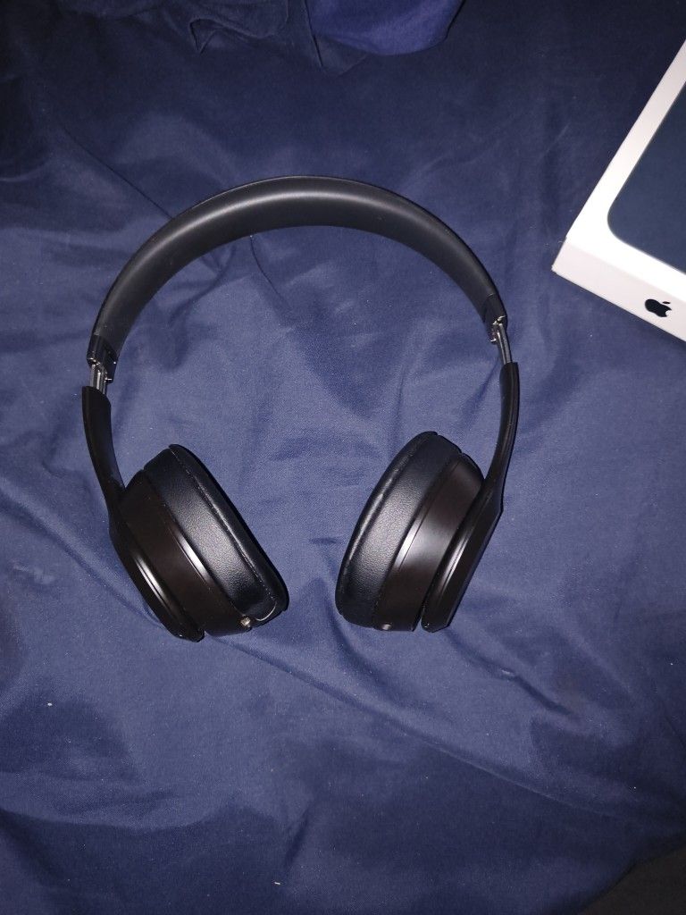 Have Headphones Beats 4 Black Bluetooth