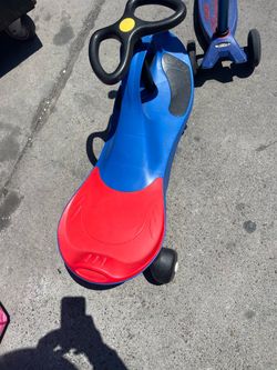 Kids Wiggle Car like new Swivel Ride On Toy No Pedals Twist & Go Scooter 220 Lbs Capacity