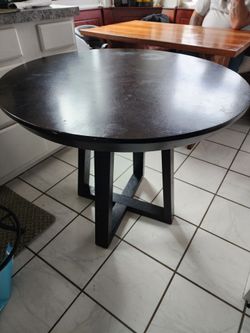 Round wood table