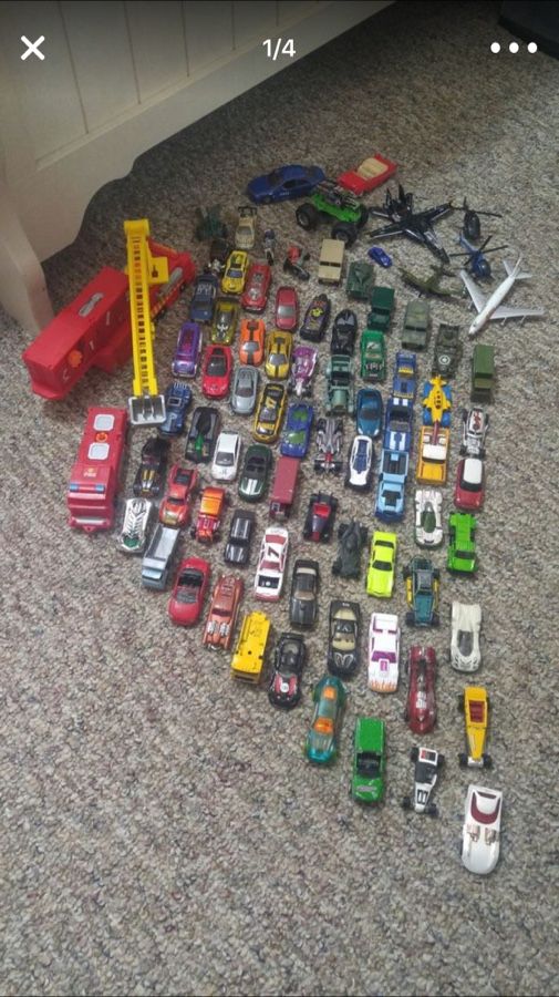 80+ hot wheels cars