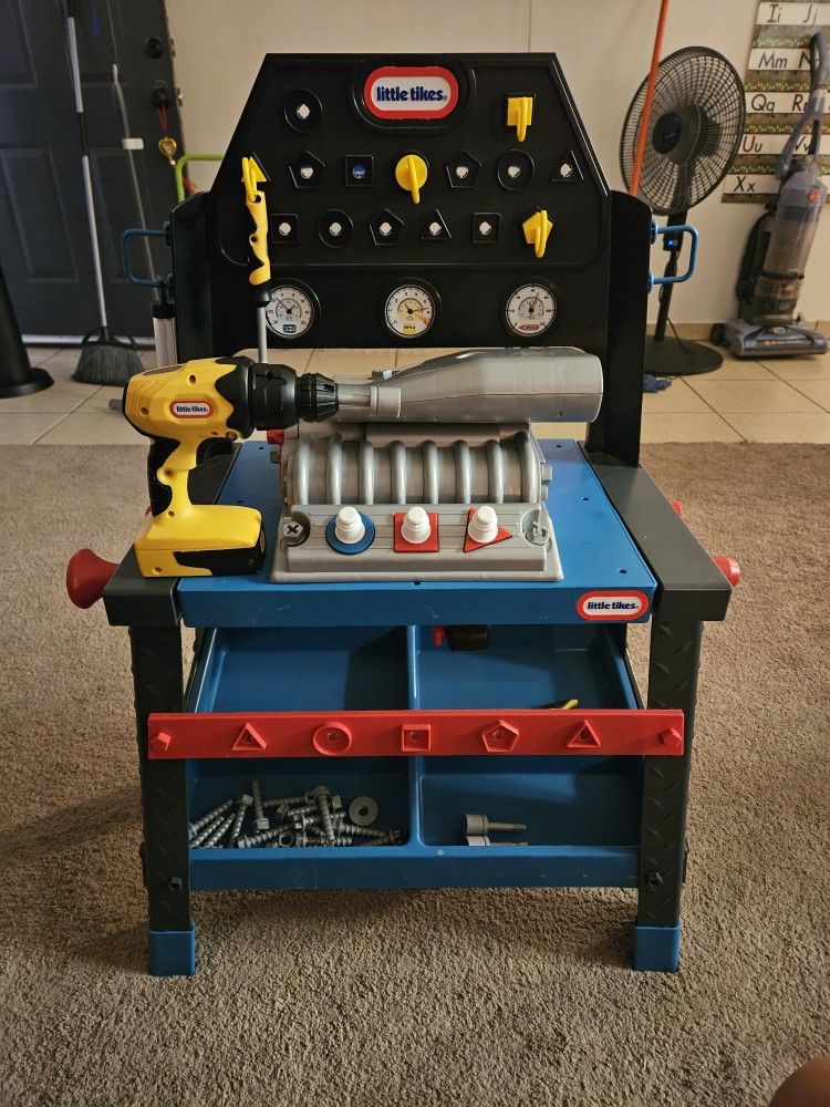 Little Tike 2 In One Motor an d Wood Shop Tool Set Battery Operated