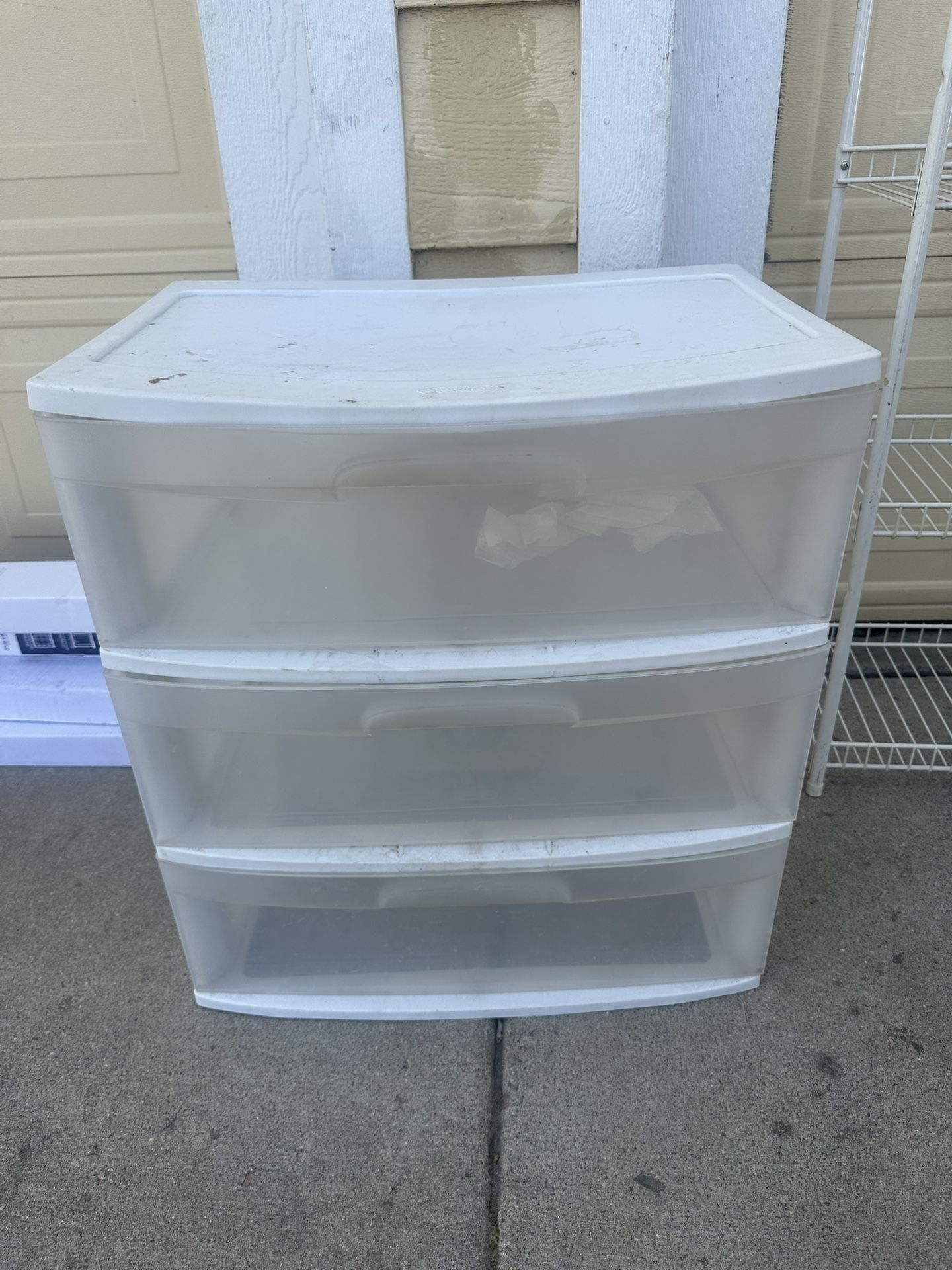 Plastic drawer