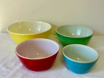 Vintage Pyrex Primary Colors Mixing Bowl Set (4 Pieces) - Mixed Eras (1940s & 1960s)