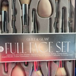Glitz and glam make up brushes brand new