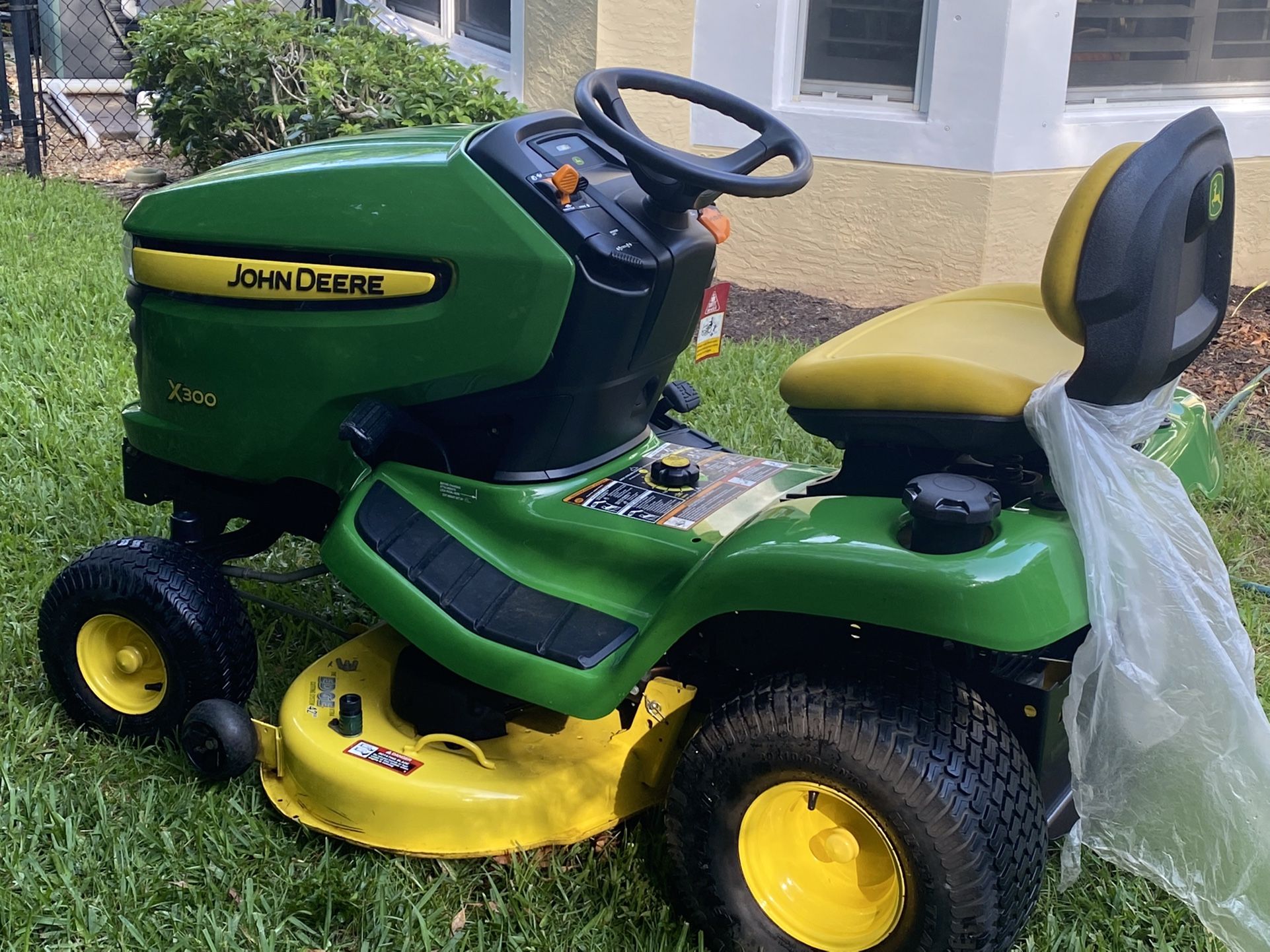 John Deere X-300 Series
