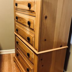 2 Piece Dresser Set    (No Mirror) 