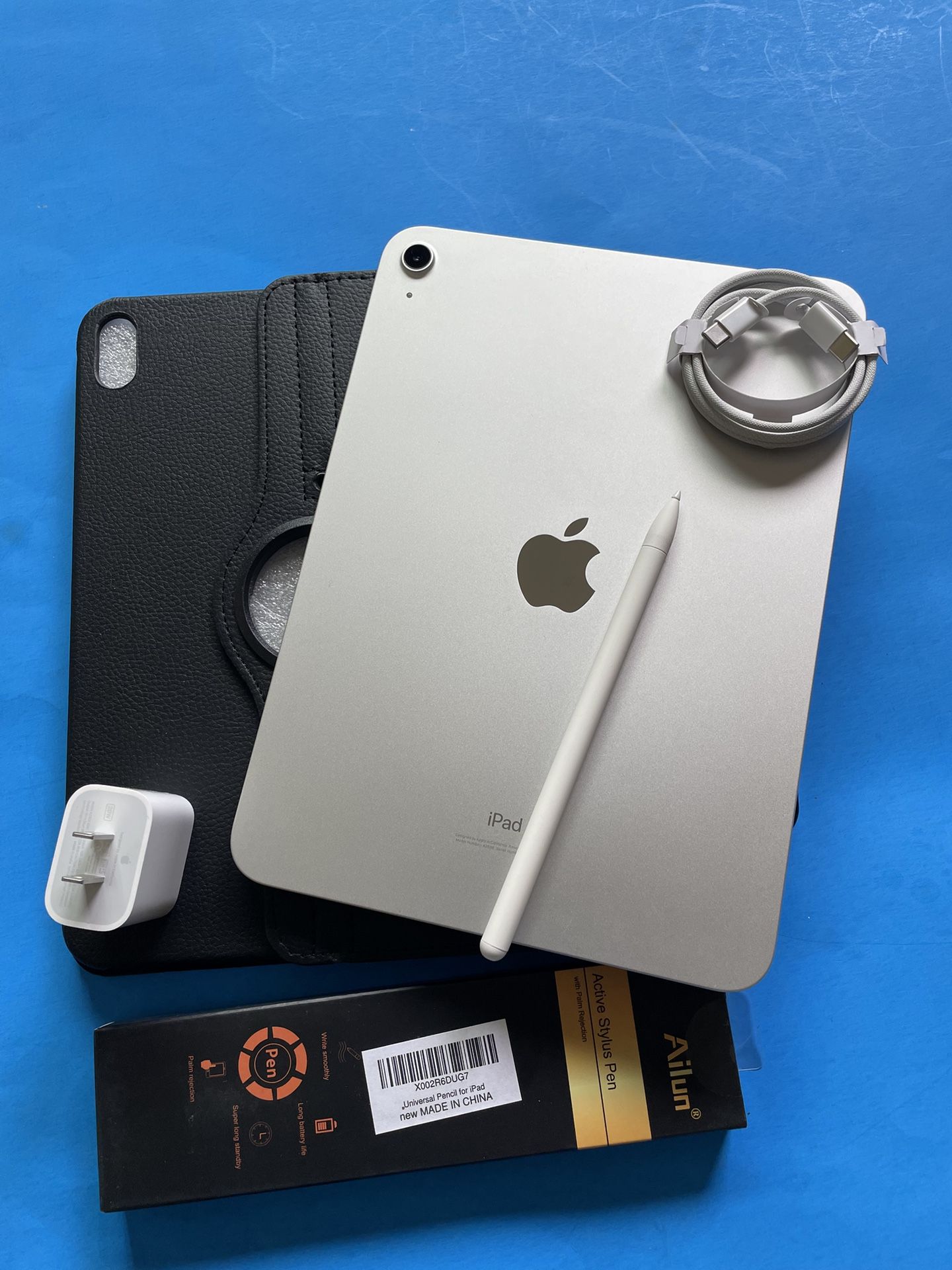 256gb Apple IPad 10th Generation (10.9” Liquid / 2022 model) with pen, keyboard, case & Accessories (warranty 2026)