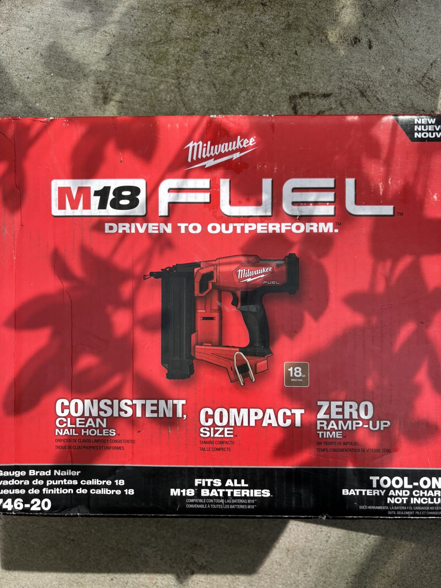 Milwaukee M18  Brad Nailer 18ga