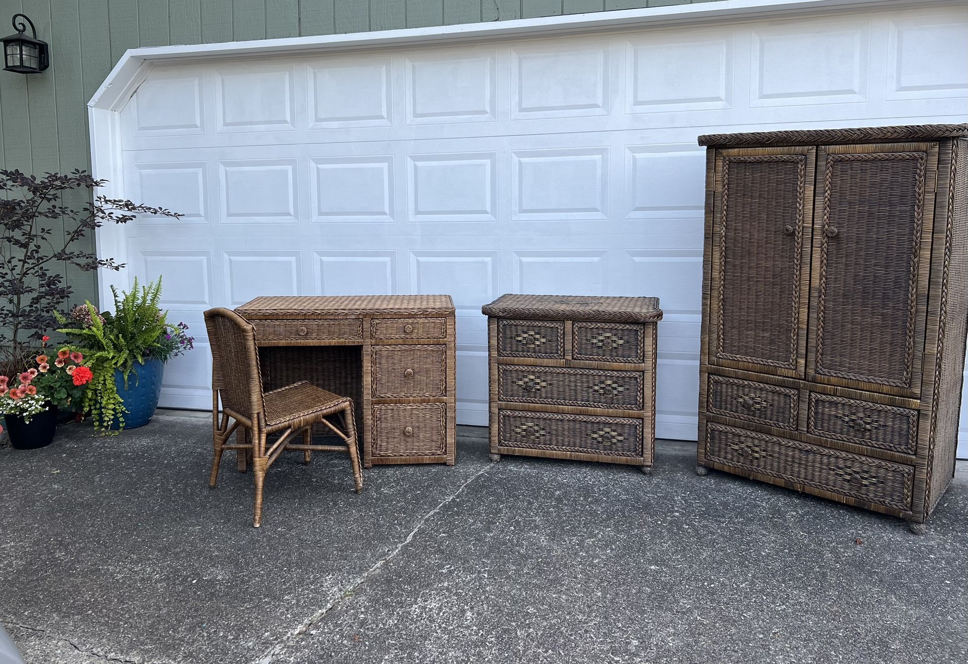 Wicker Bedroom Set …Read The Add Thanks