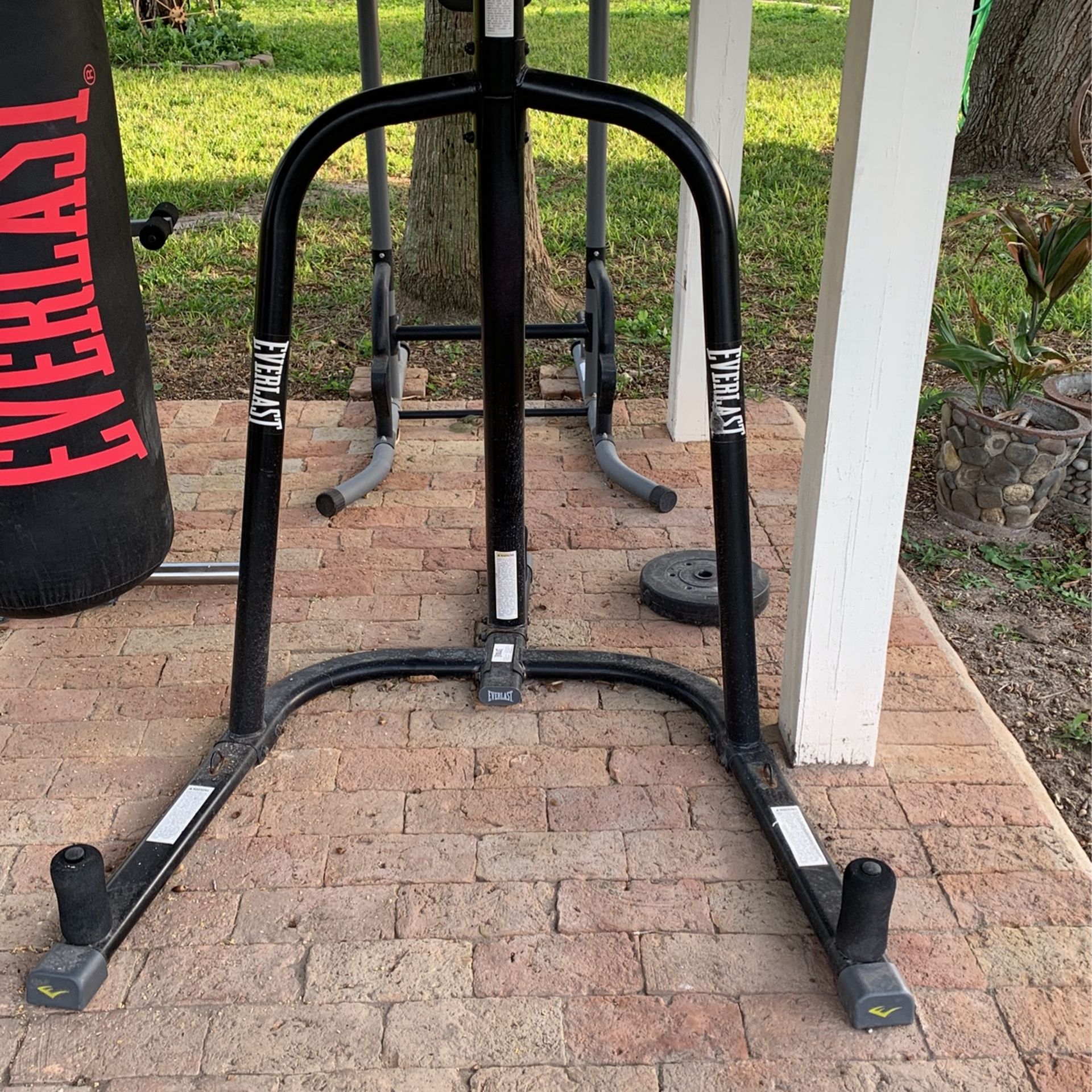 Everlast Boxing Stand With Speed Bag