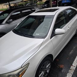 2017 Toyota Camry · SE Sedan 4D