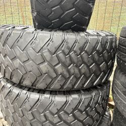 Tires 285-65r18 Nitto