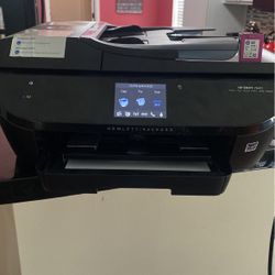 HP Envy 7640 Pretty Much New with Color Ink Cartridge 