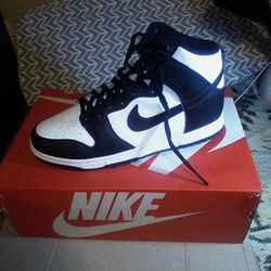 Men's Hi Top Black and White Nike Dunk Hi Retro Shoes Size 8 Like New 