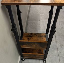 Rolling bedside table with adjustable height