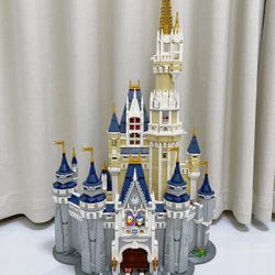 LEGO 71040 Disney Castle - Pre-Built Original Classic (100% Complete with Minifigures)