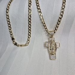 Beautiful Virgen Mary Charm with Chain 35$ 14K Gold Laminated Hypoallergenic Waterproof Non Tarnish Exelent Quality 