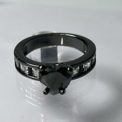 PRETTY WOMENS RING SIZE 6 NEW RING FOR WOMEN