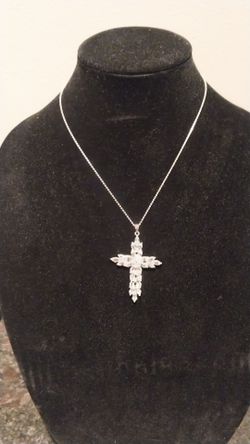 18" SILVER 925 SILVER AND CROSS PENDANT WITH CZ STO NES