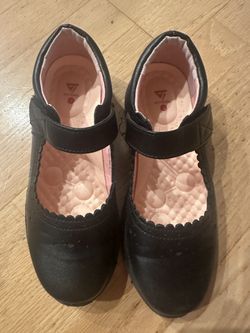 Brand New Mary Jane Shoes Size 4 Girls