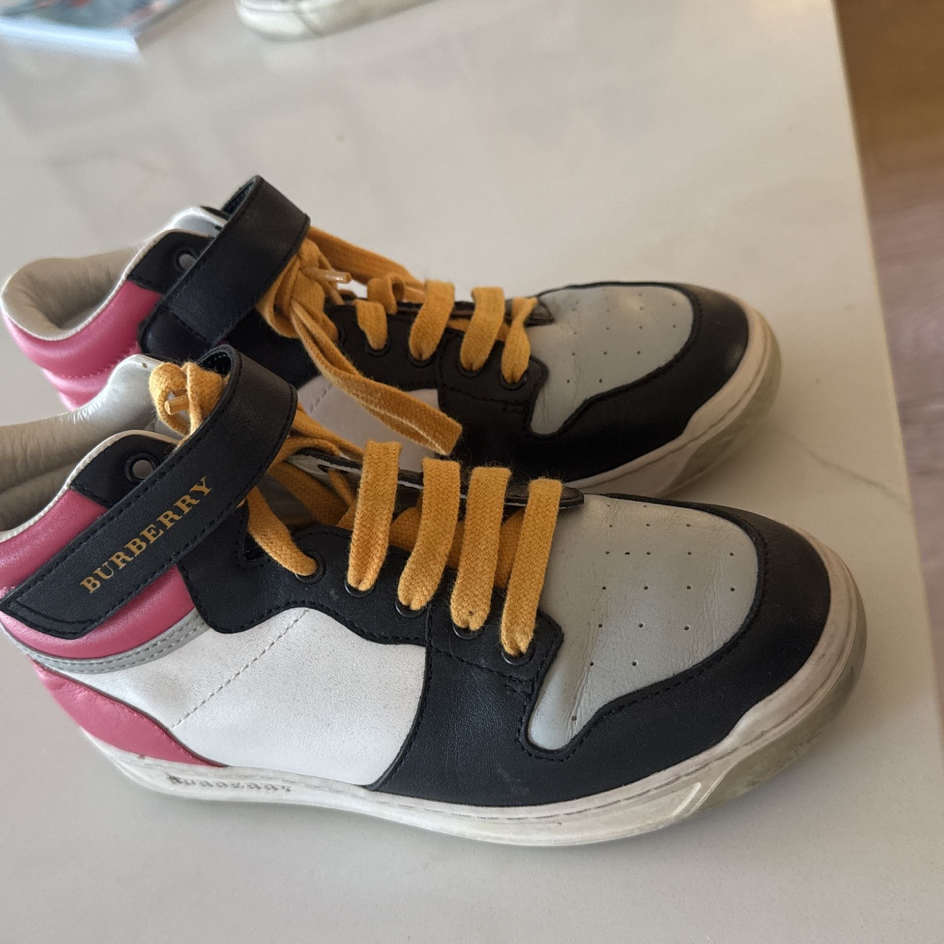 Kids Shoes Burberry . Original . Size 32