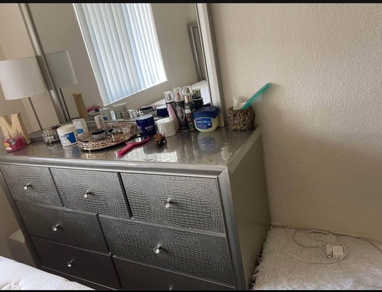 Washing Machine And Dresser Whit Mirror King Size