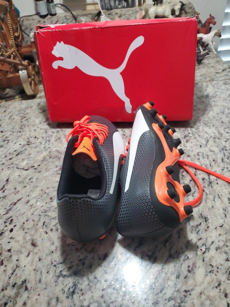 71/2 Cleats Soccer Shoes .unisex.