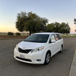 2012 Toyota Sienna