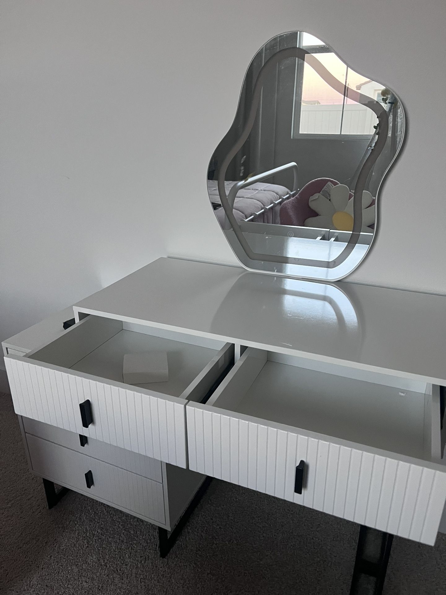 White Vanity Desk with Mirror and lights