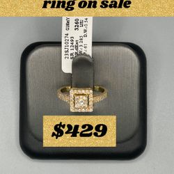 18 Kt Gold And Diamond Ring On Sale