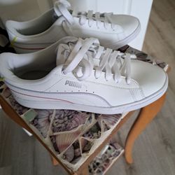 PUMA like NEW Never Worn Outside