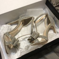 Romantic Heels / Silver / New / Bridal Size 5