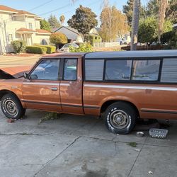  Nissan 720 Edition Pickup, seats 4.  Camper & 5 Gears  