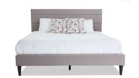 Full size platform bed