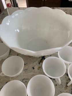 Biggest bowl and small cups
