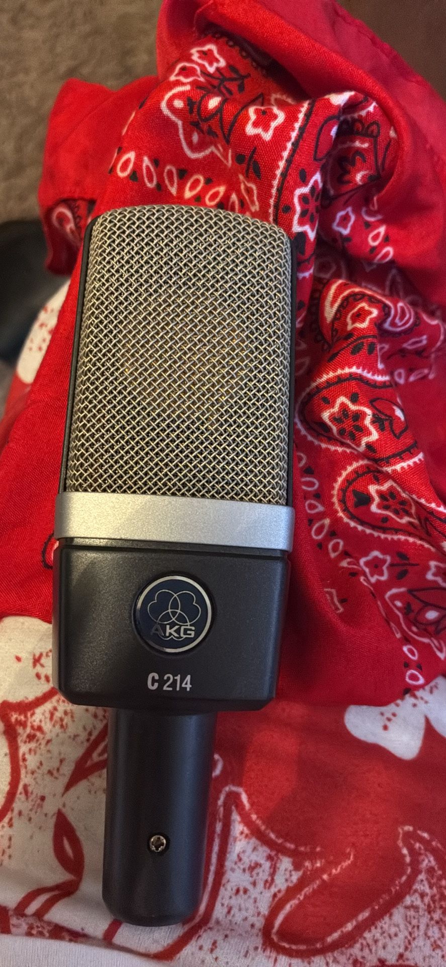 Studio mic Akg C214