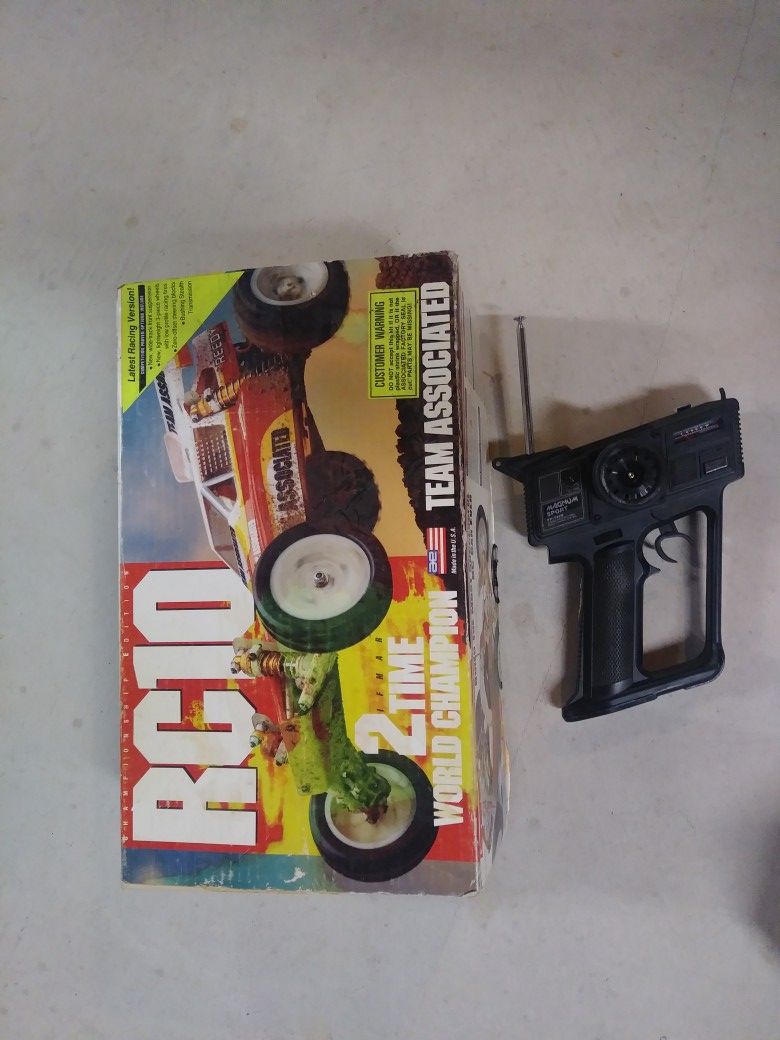 Vintage Gold Pan RC10 Buggy remote control car