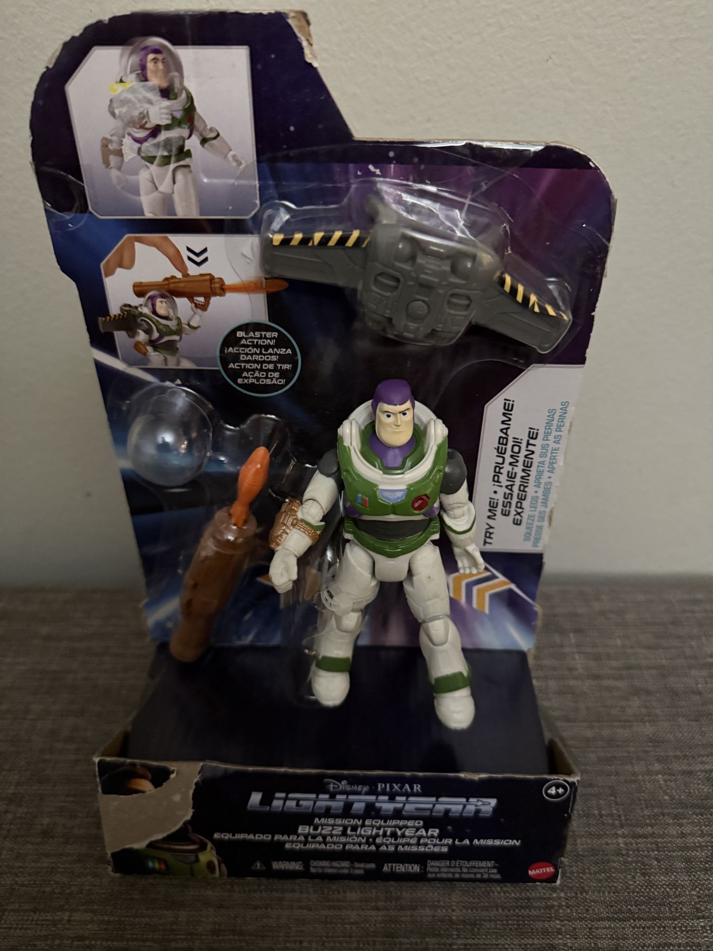 New Disney Pixar Lightyear 2022 Mission Equipped Buzz Lightyear *Box Damaged*