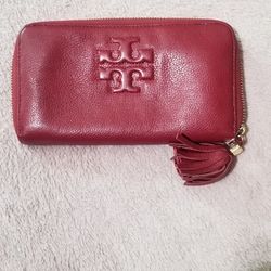 TORY BURCH BURGANDY PEBBLE CONTINENTAL DOUBLE ZIP
